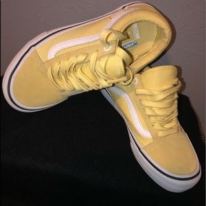 Yellow vans pro..They are a size too big